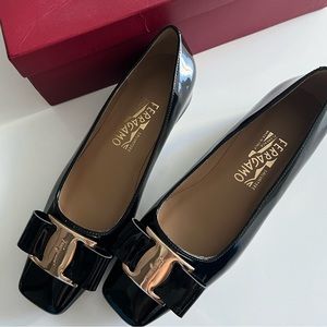 Salvatore Ferragamo Leather Bow Pumps (size 6)